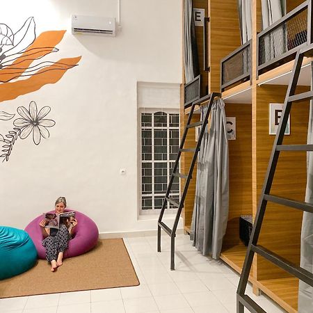 Snooze Malang Hostel Eksteriør bilde