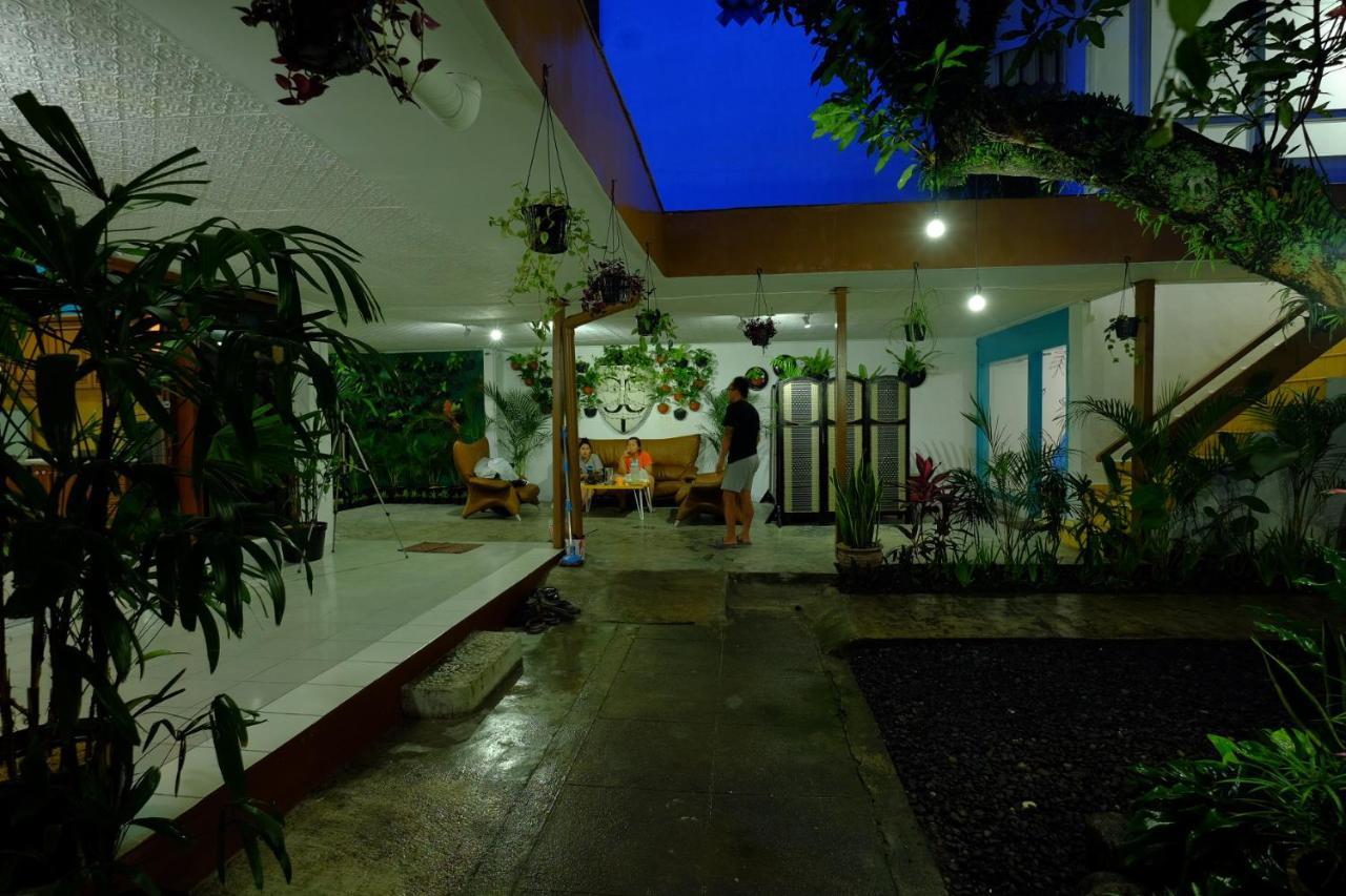 Snooze Malang Hostel Eksteriør bilde